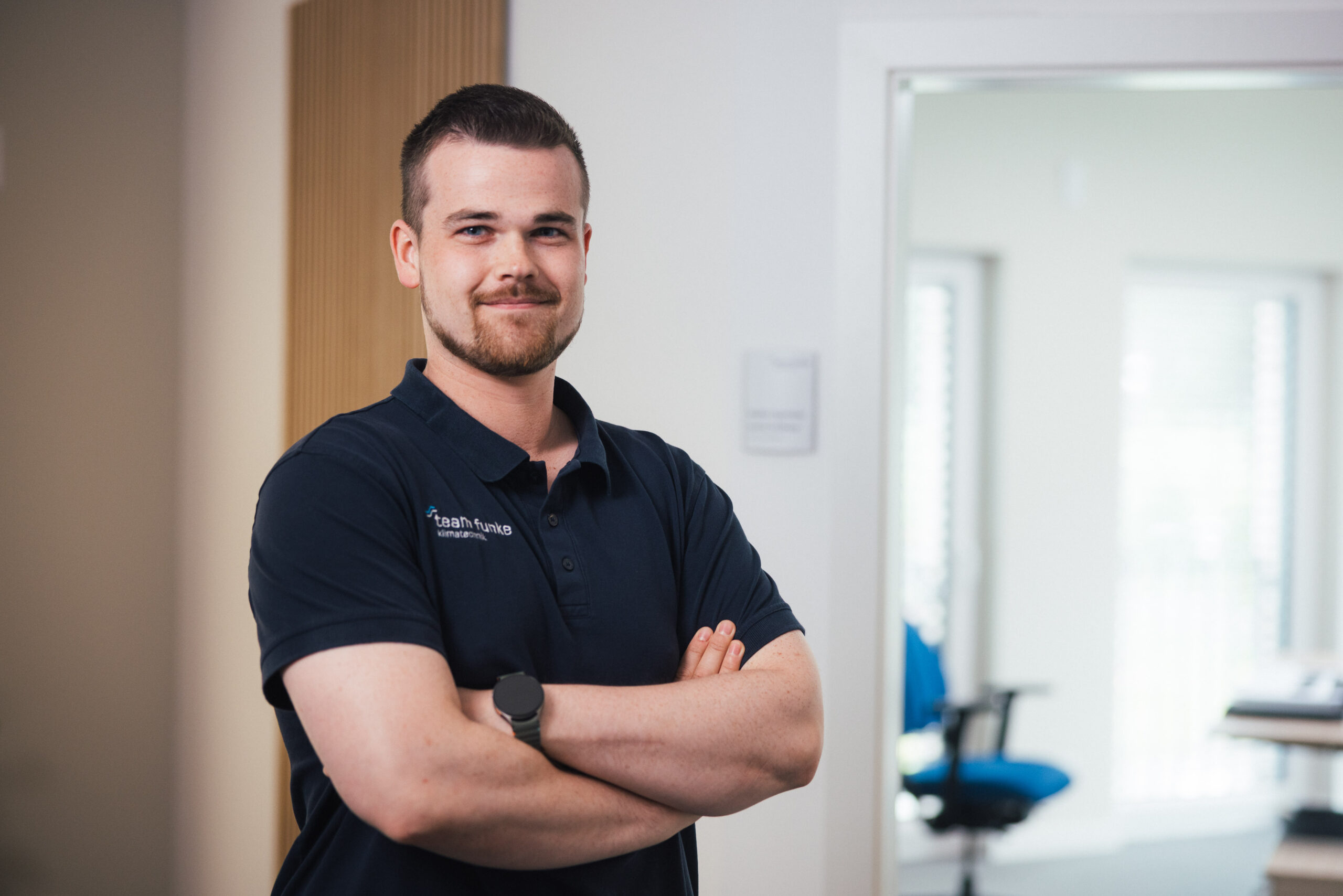 Mitarbeiter von Funke Klimatechnik bei der gemeinsamen Arbeit an Anlagentechnik